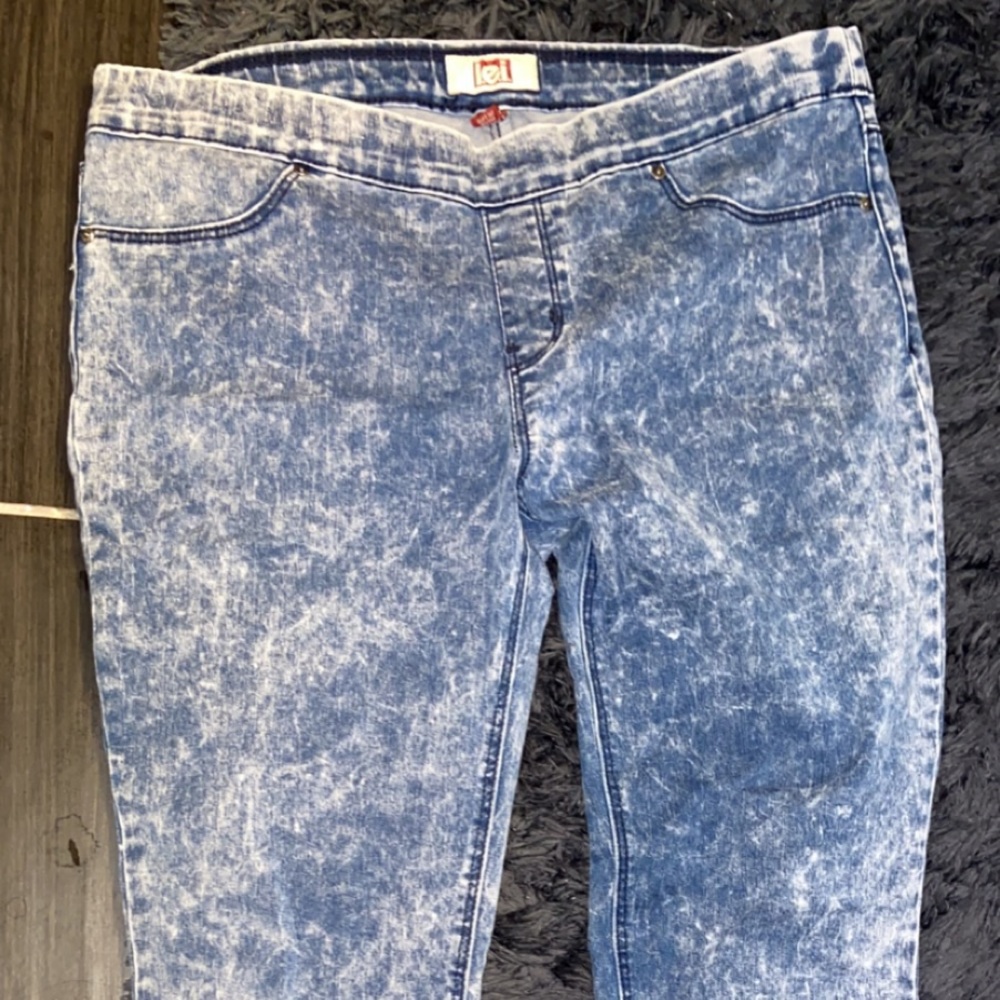 L.E.I Jeans - Picture 2 of 4